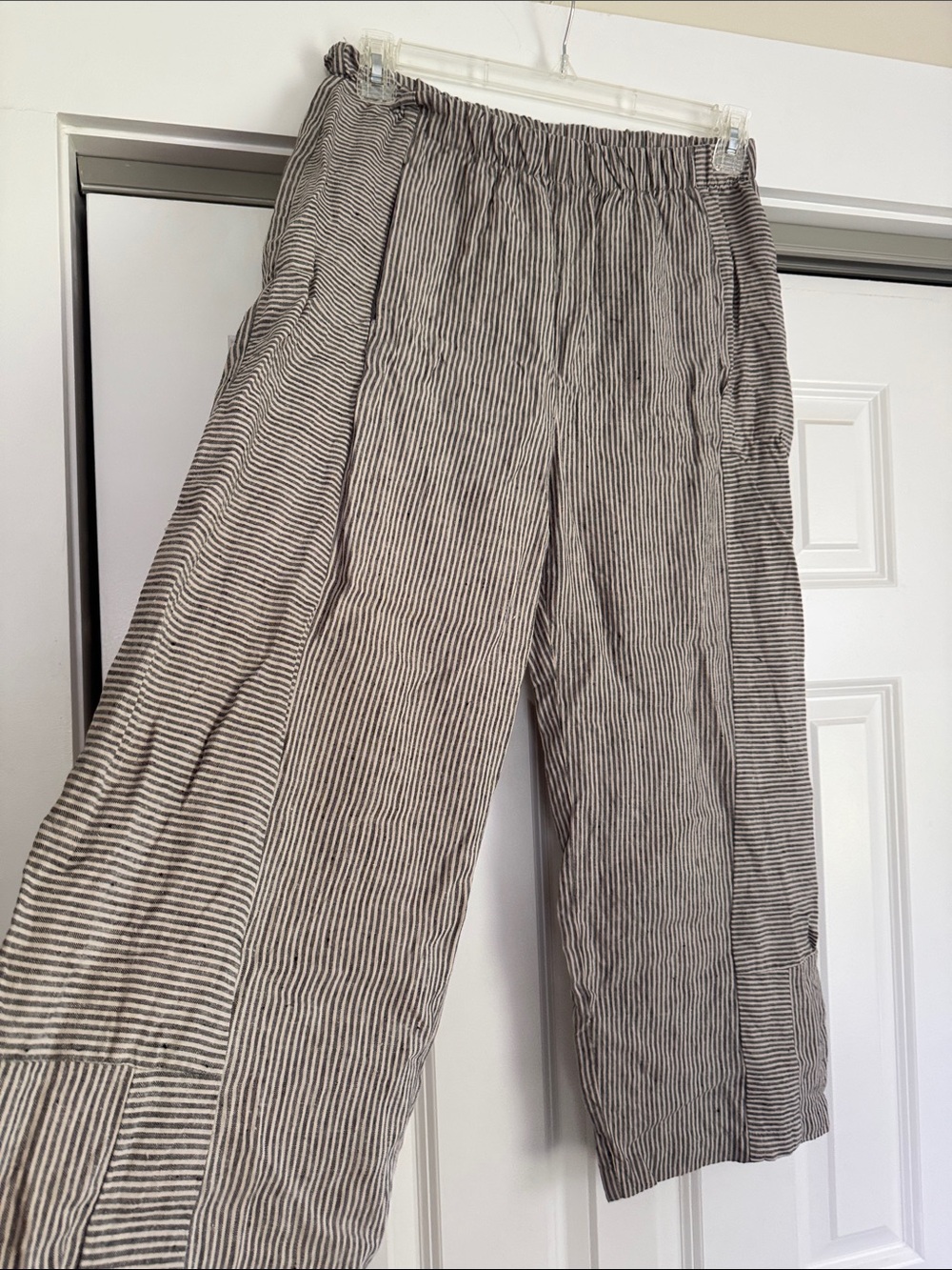 Women's Pinstripe Elastic-Waist Cargo Pants - Gray - Picture 3 of 4